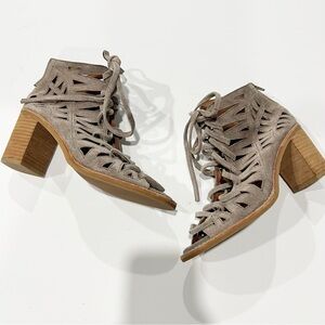Jeffrey Campbell Lace Up Bootie Suede Taupe Size 7.5